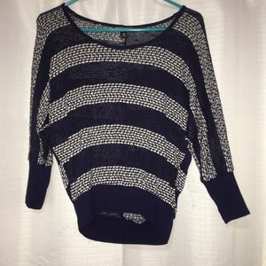 🌸ABOUT A GIRL-NAVY AND WHITE SHIRT🌸